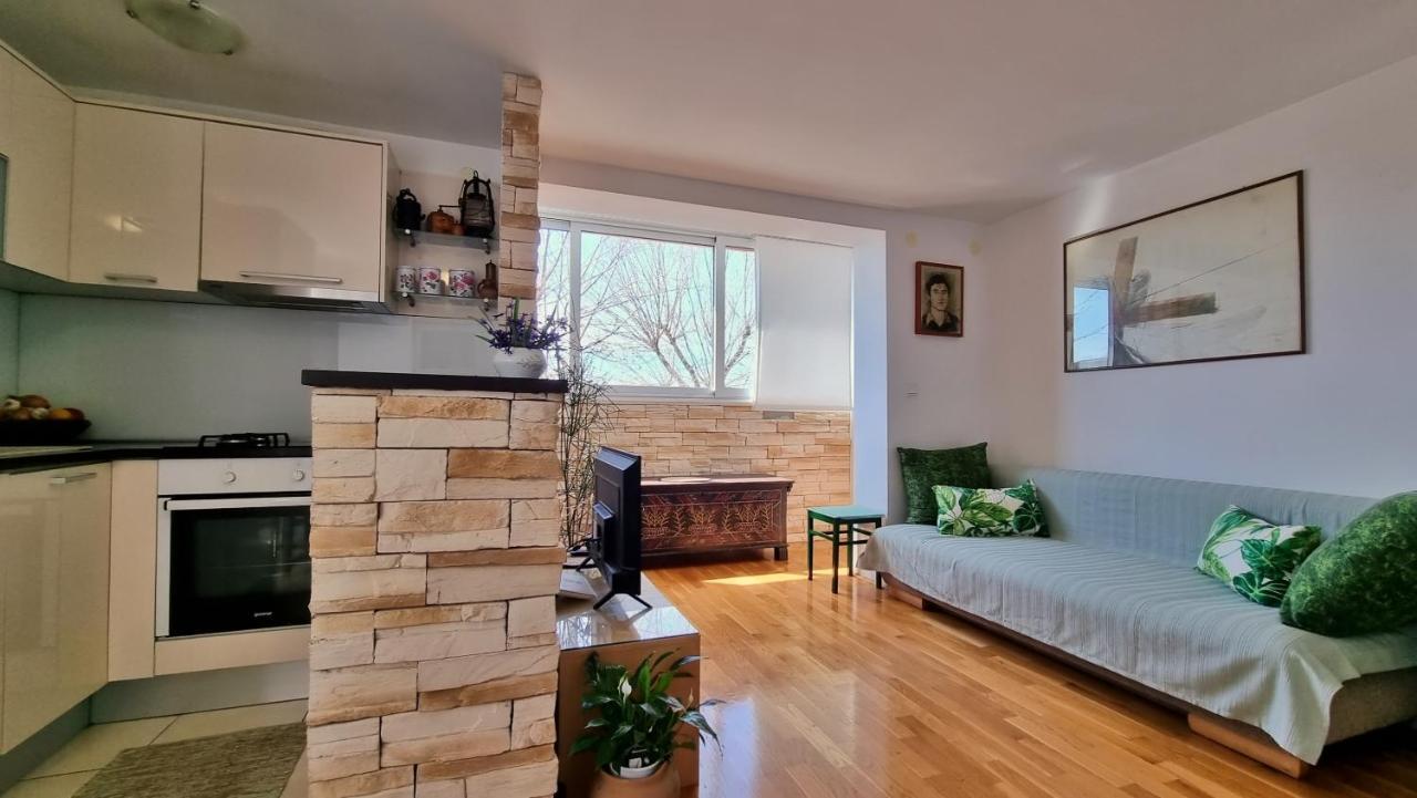 Apartment Tica Omis Exterior photo